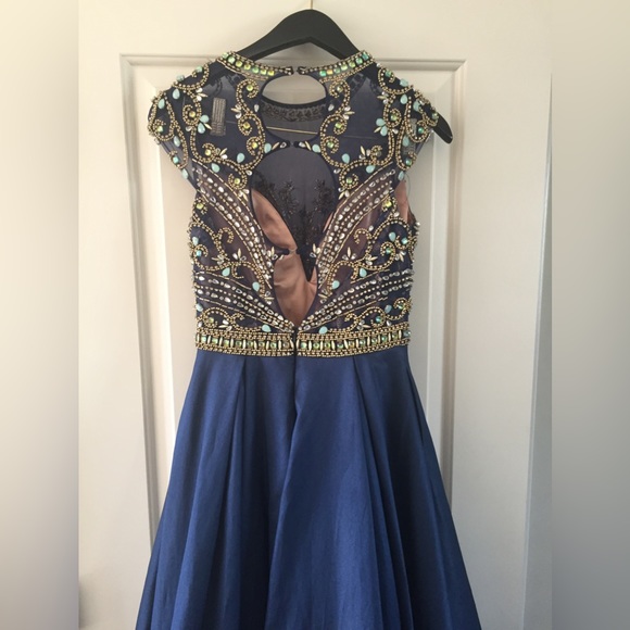 Mac Duggal Ballgown with pockets size - 2 - Picture 4 of 6